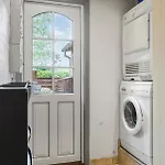 4 Bedroom Pet Friendly In
