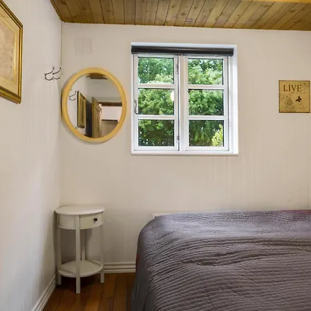 4 Bedroom Pet Friendly In 펜션