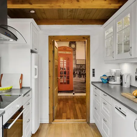 펜션 4 Bedroom Pet Friendly In *