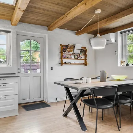 펜션 4 Bedroom Pet Friendly In