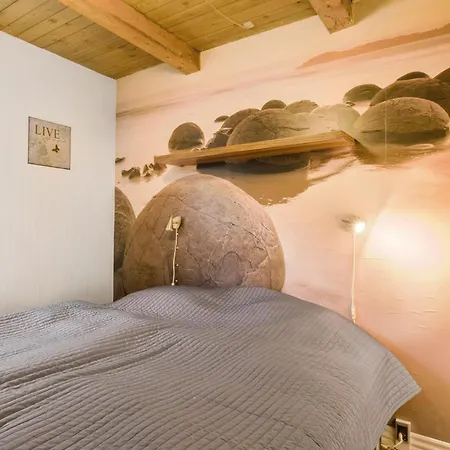 4 Bedroom Pet Friendly In Holiday home *