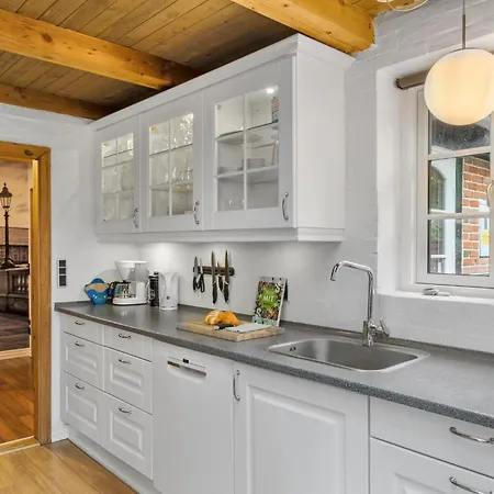 4 Bedroom Pet Friendly In 펜션