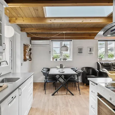 4 Bedroom Pet Friendly In Holiday home Hemmet