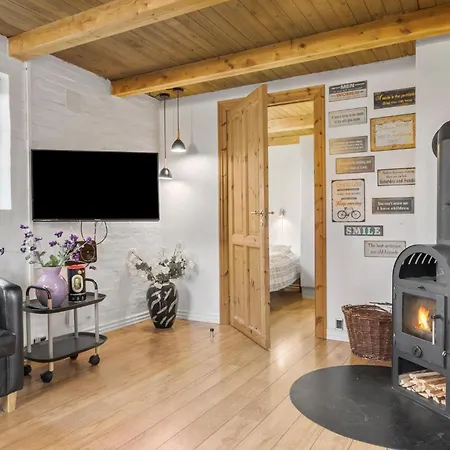 4 Bedroom Pet Friendly In Holiday home *