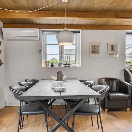 펜션 4 Bedroom Pet Friendly In *