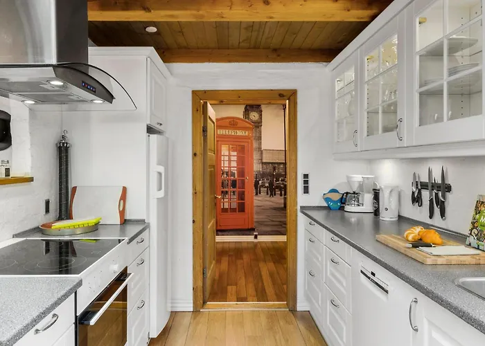 Dom wakacyjny 4 Bedroom Pet Friendly In *