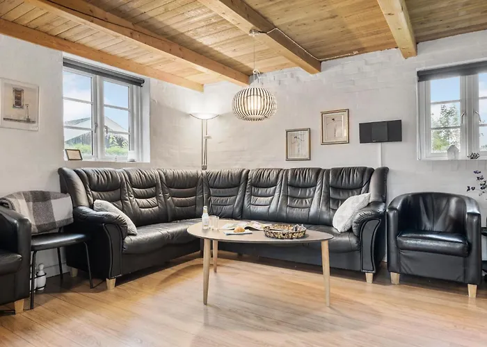 4 Bedroom Pet Friendly In *