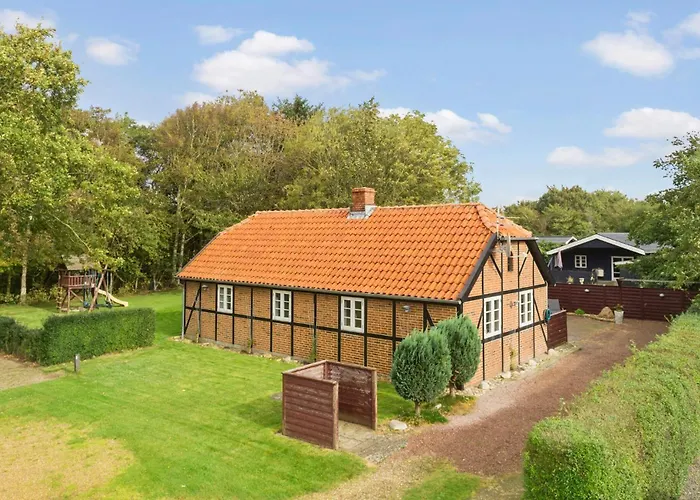 Dom wakacyjny 4 Bedroom Pet Friendly In *